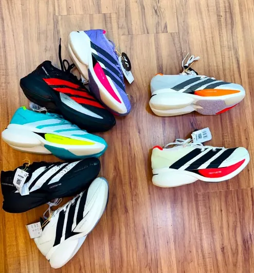 Seleção de tênis Adidas disponíveis por encomenda