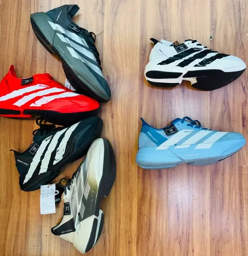 Modelos Adidas em várias cores