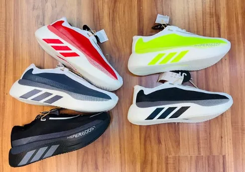 Tênis Adidas de corrida em várias cores